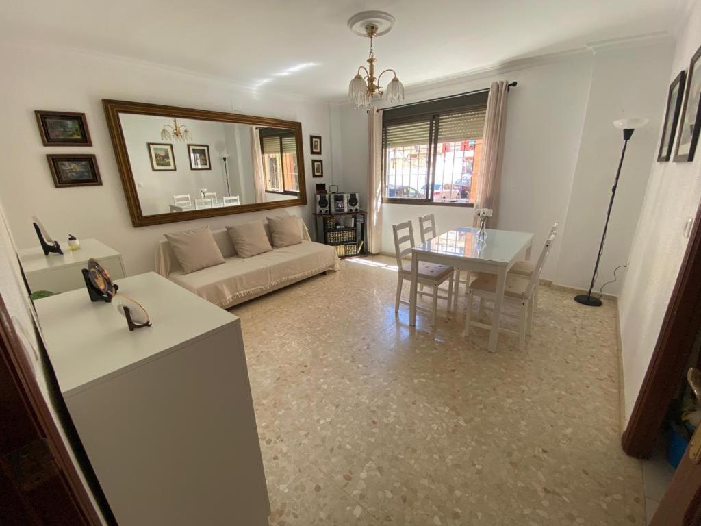 Apartamento Familiar En Barrio Reina Victoria Huelva Luaran gambar