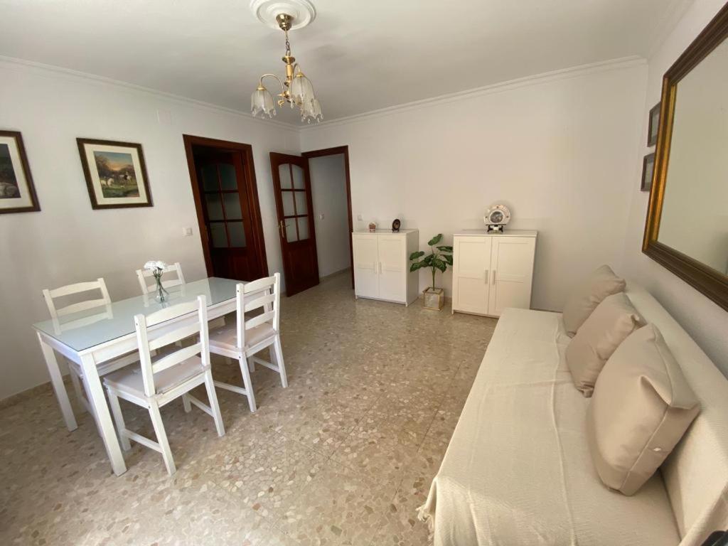 Apartamento Familiar En Barrio Reina Victoria Huelva Luaran gambar