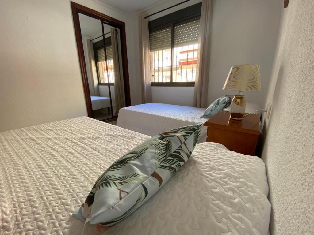 Apartamento Familiar En Barrio Reina Victoria Huelva Luaran gambar